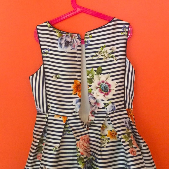 Barely worn fancy floral girl’s dress from Pippa and Julie - Picture 3 of 5